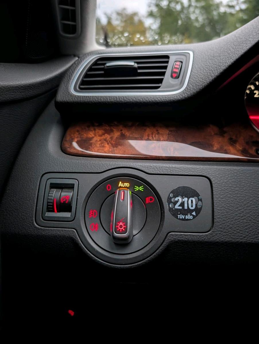 Volkswagen Passat 2012 — photo 12