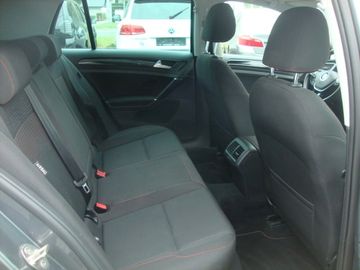 Volkswagen Golf - 6