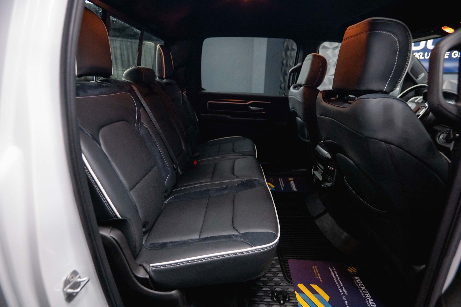 Fahrzeugabbildung Dodge RAM 5.7 V8 HEMI 4x4 OFFROAD Night-Paket *LED*19%