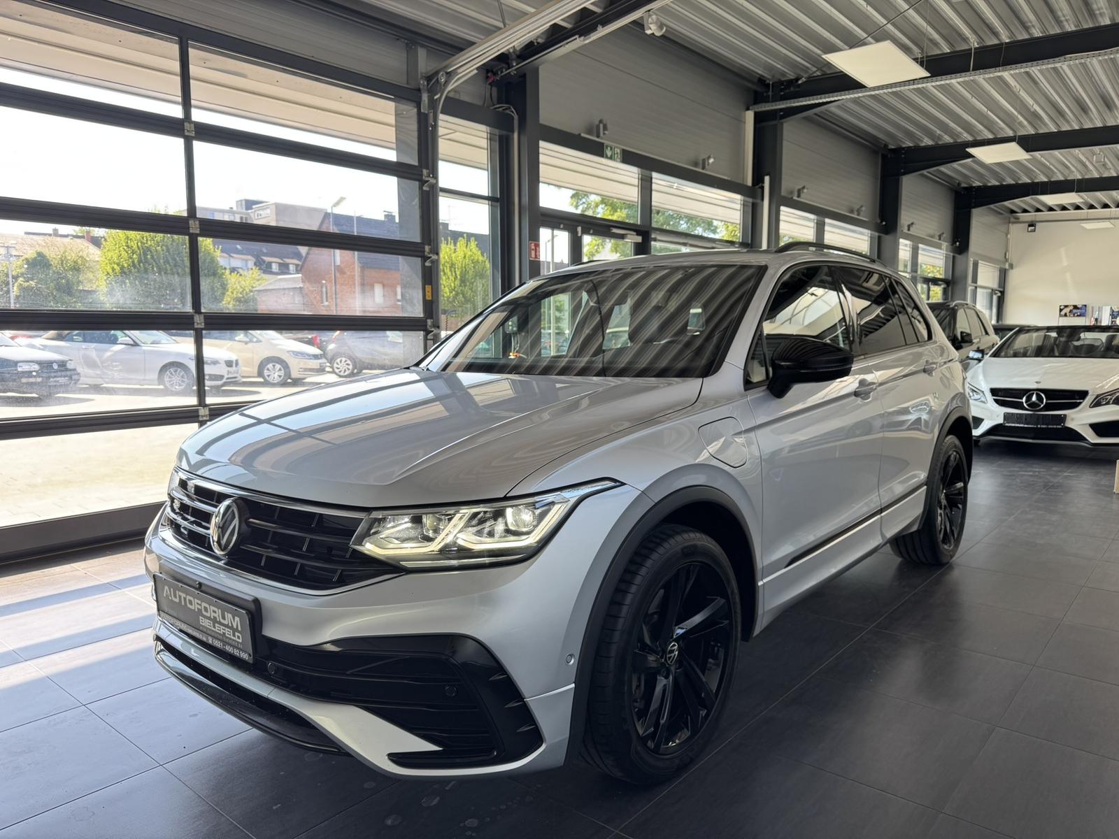 Volkswagen Tiguan R-Line eHybrid|AHK|Navi|Matrix|360°|LM19