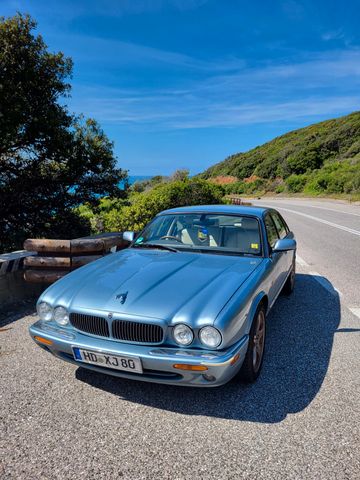 Jaguar XJ8