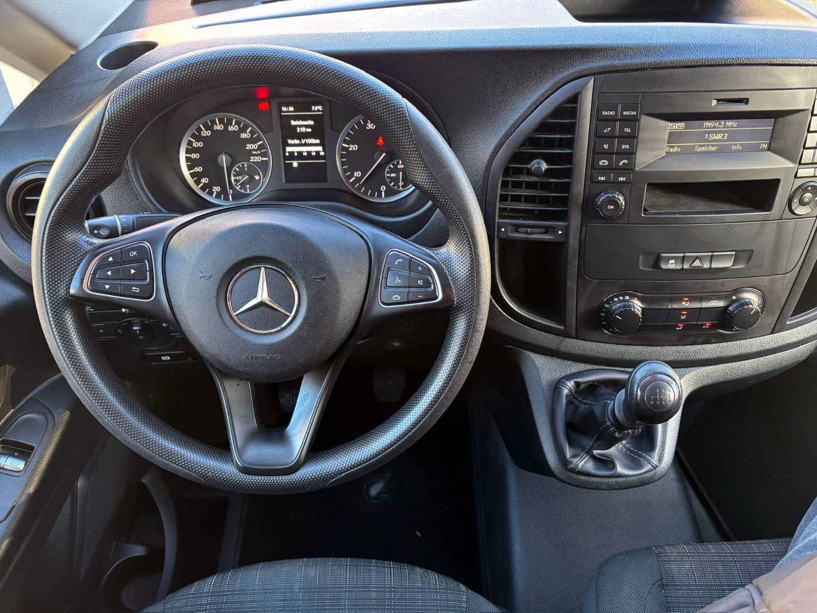 Fahrzeugabbildung Mercedes-Benz Vito Kasten 116 CDI RWD lang PDC Temp. AHK Klima