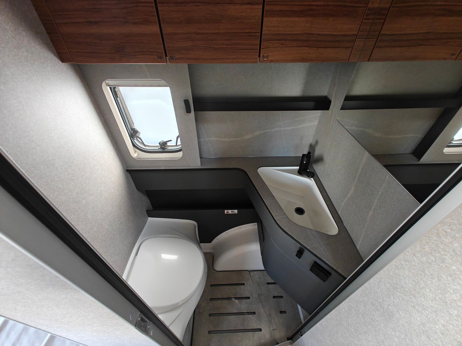 Fahrzeugabbildung HYMER / ERIBA / HYMERCAR Feeling 425 2026
