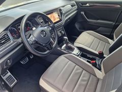 Fahrzeugabbildung Volkswagen T-Roc 1.5 TSI Sport Navi Leder SiHz PDC ACC AHK