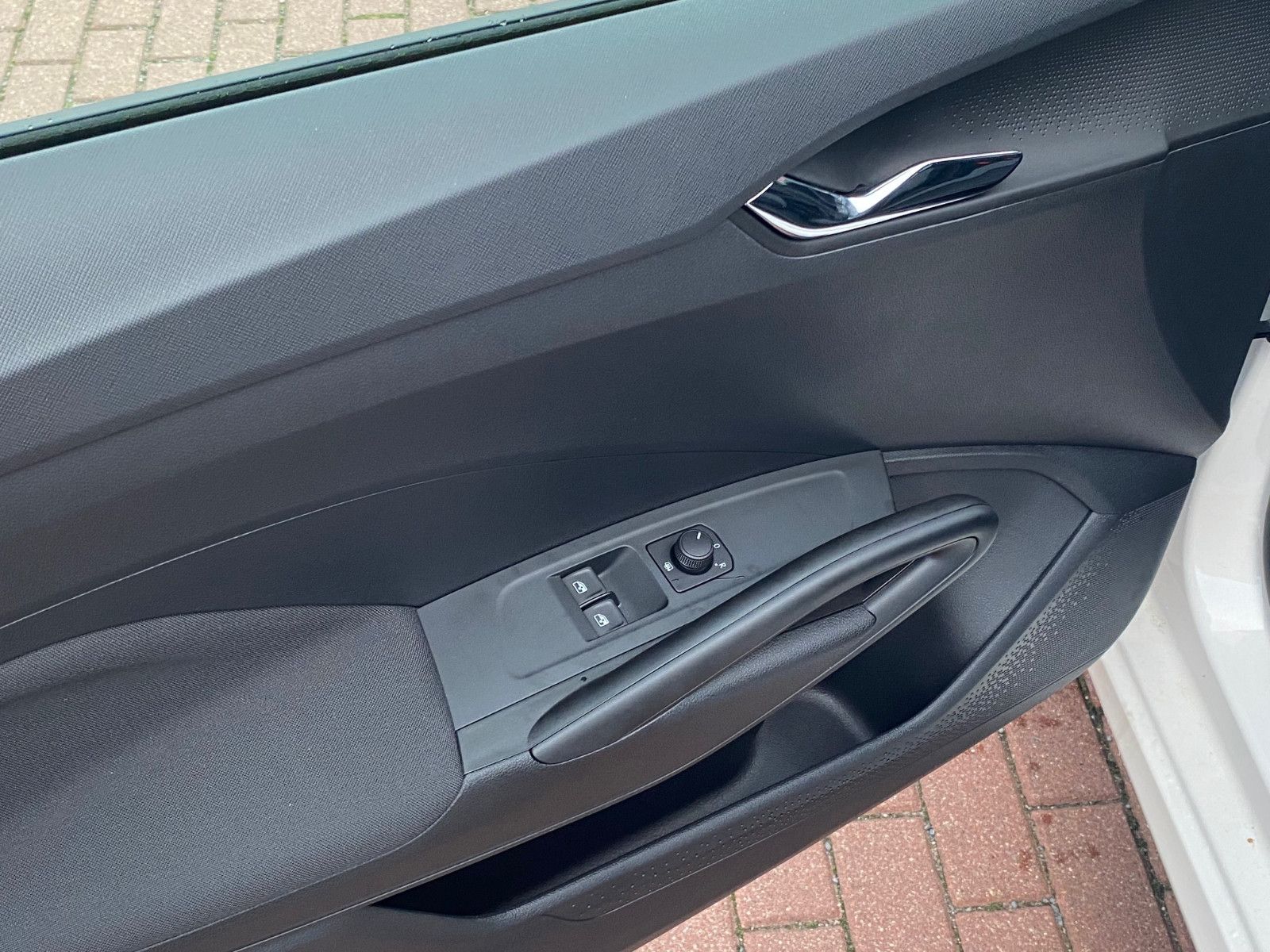 Fahrzeugabbildung SKODA Fabia 1.0l MPI Essence *SOFORT*KLIMA*PDC hinten*