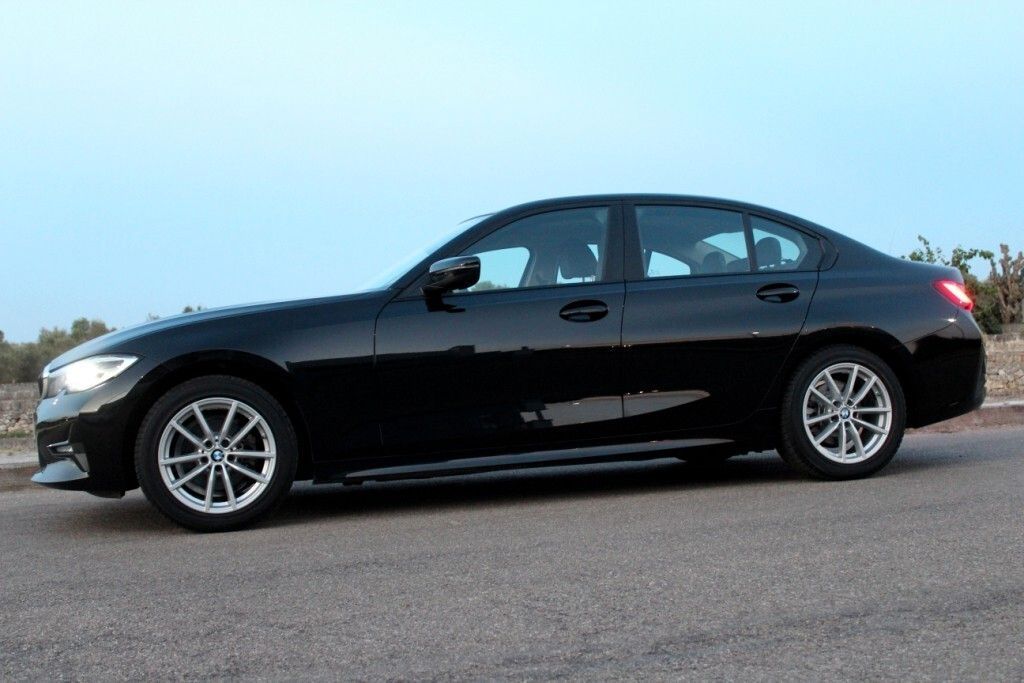 BMW Serie 3 Aut. 318 d *Pelle *Carplay imagem 2