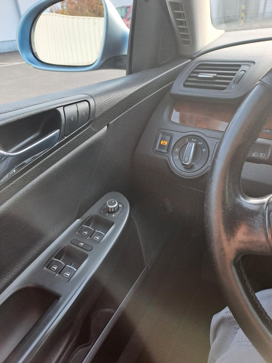 Volkswagen Passat 2005 — photo 13