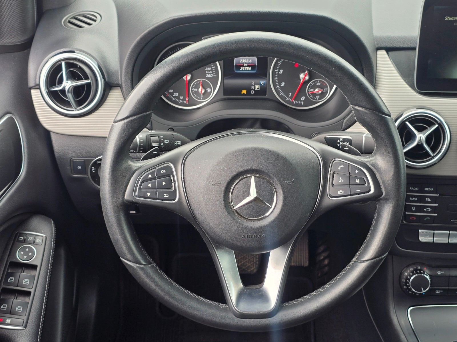Fahrzeugabbildung Mercedes-Benz B-Klasse 180 Navi PDC Winterräder