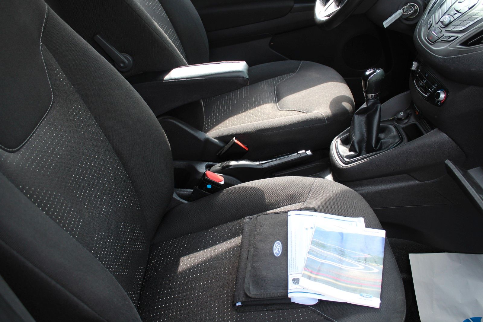 Tourneo Courier 1,0L Ecobooster, Wenig Km!!