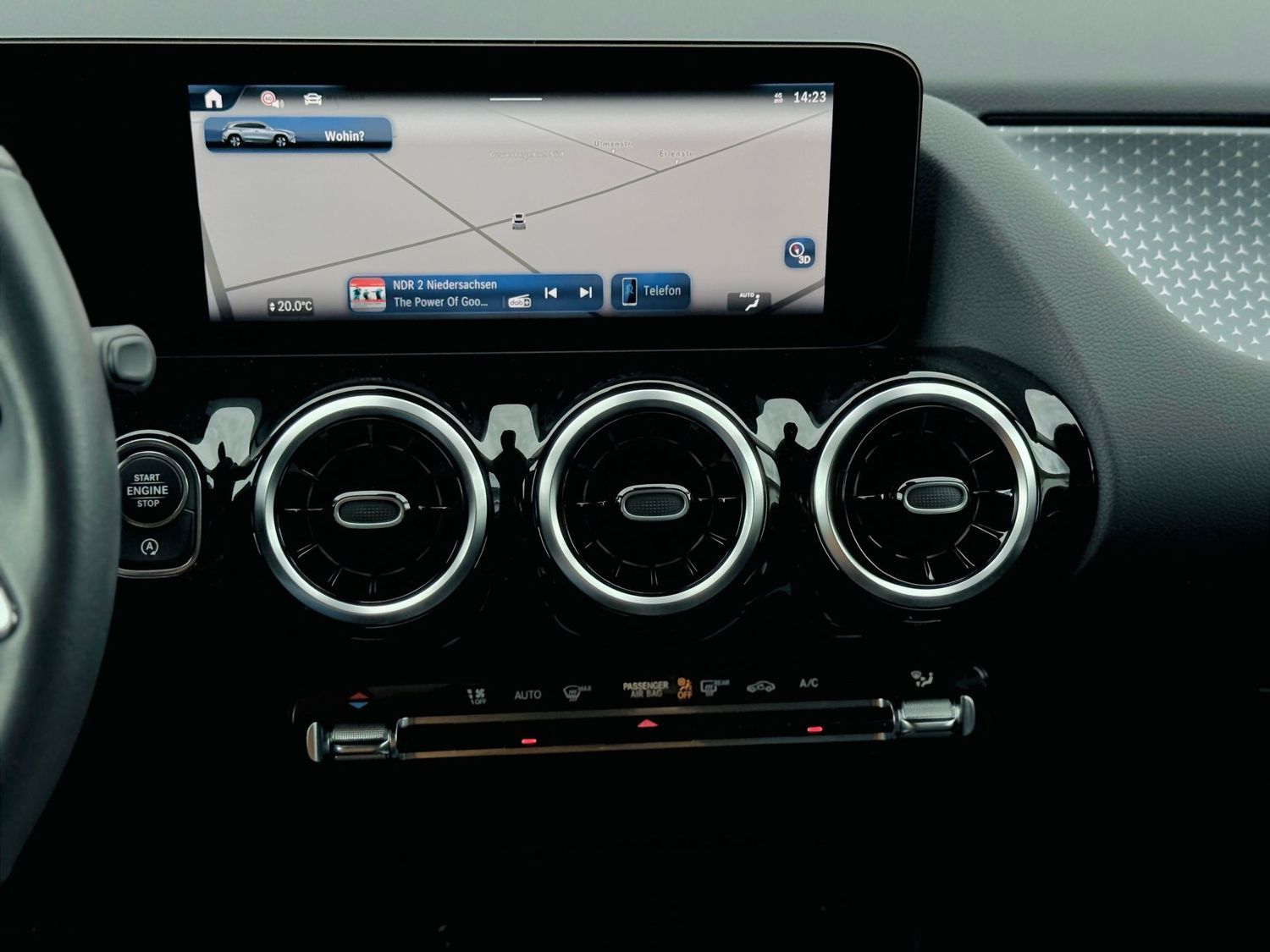 Fahrzeugabbildung Mercedes-Benz GLA 200 PROGRESSIVE ADVANCED, 360°, Totwinkel, W