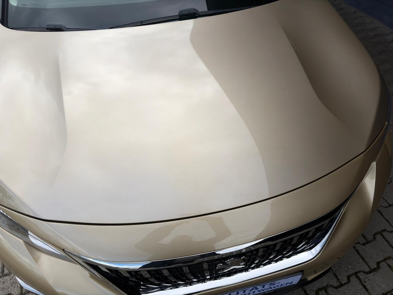 Peugeot 3008 1.2 12V e-THP / Allwetter Reifen