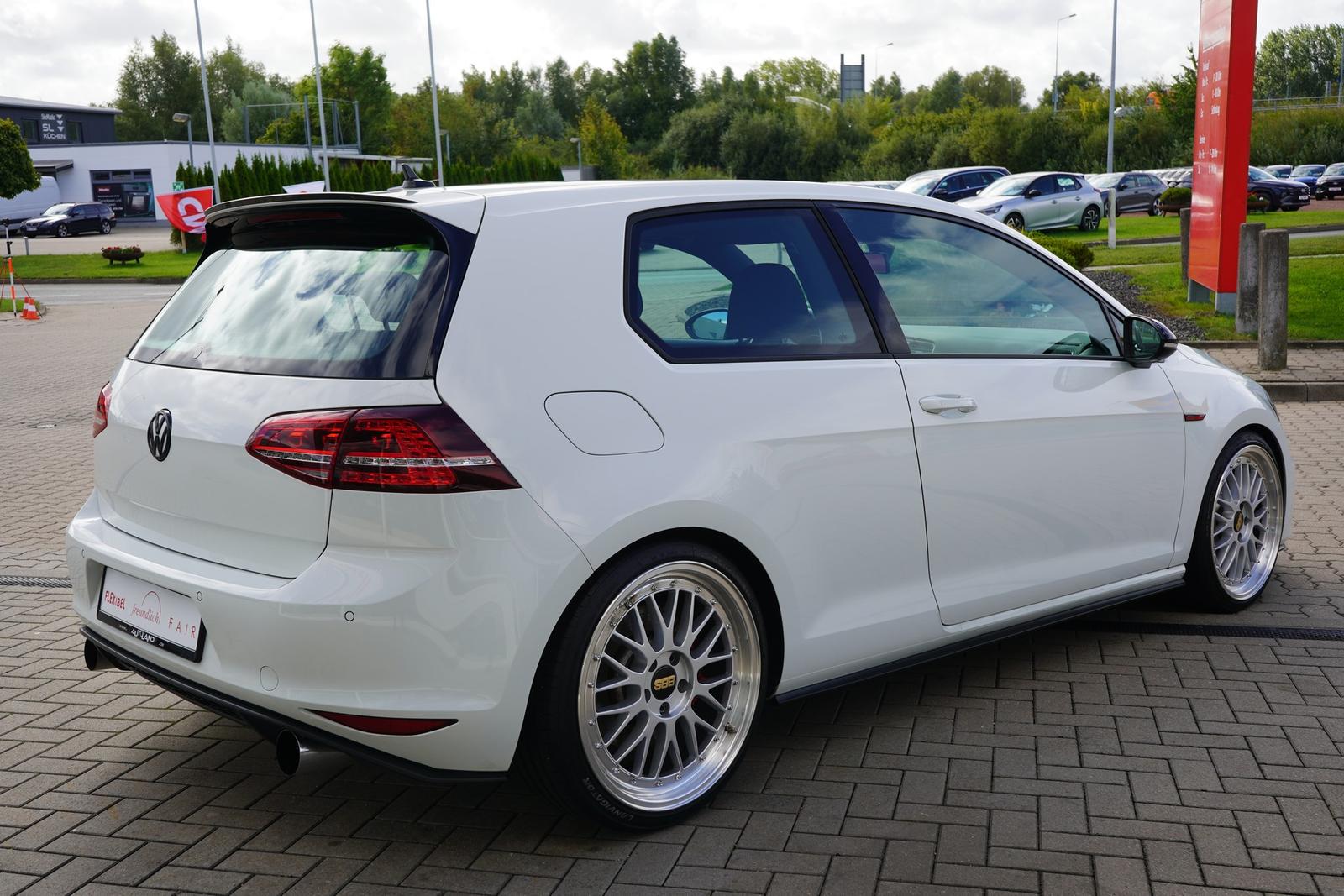 Volkswagen Golf VII 2.0 GTI Sitzheizung Klimaaut. PDC AHK