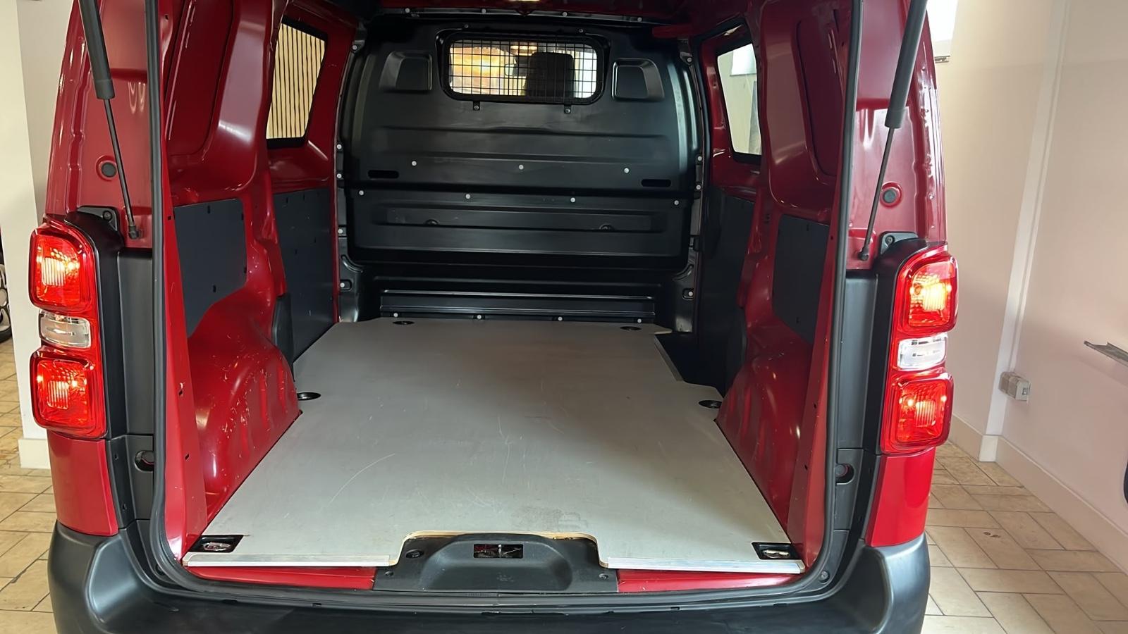 Peugeot Expert 2.0 B-HDI PREMIUM L2H1 T-LEDER KLIMA PDC