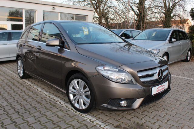 Mercedes-Benz B 180 AUT*S-PAKET*NAVI*LEDER*KAM*SHZ*TEMPO