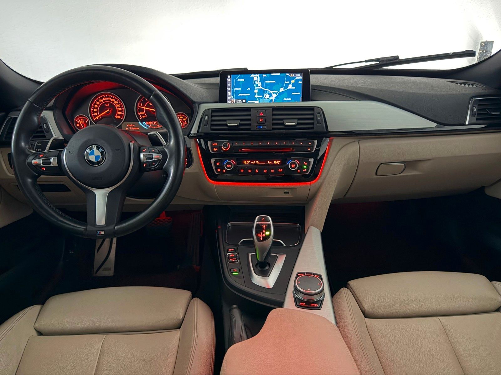 Fahrzeugabbildung BMW 335 d xDrive M SPORT/LED/HuD/PANO/KAMERA/MEMORY