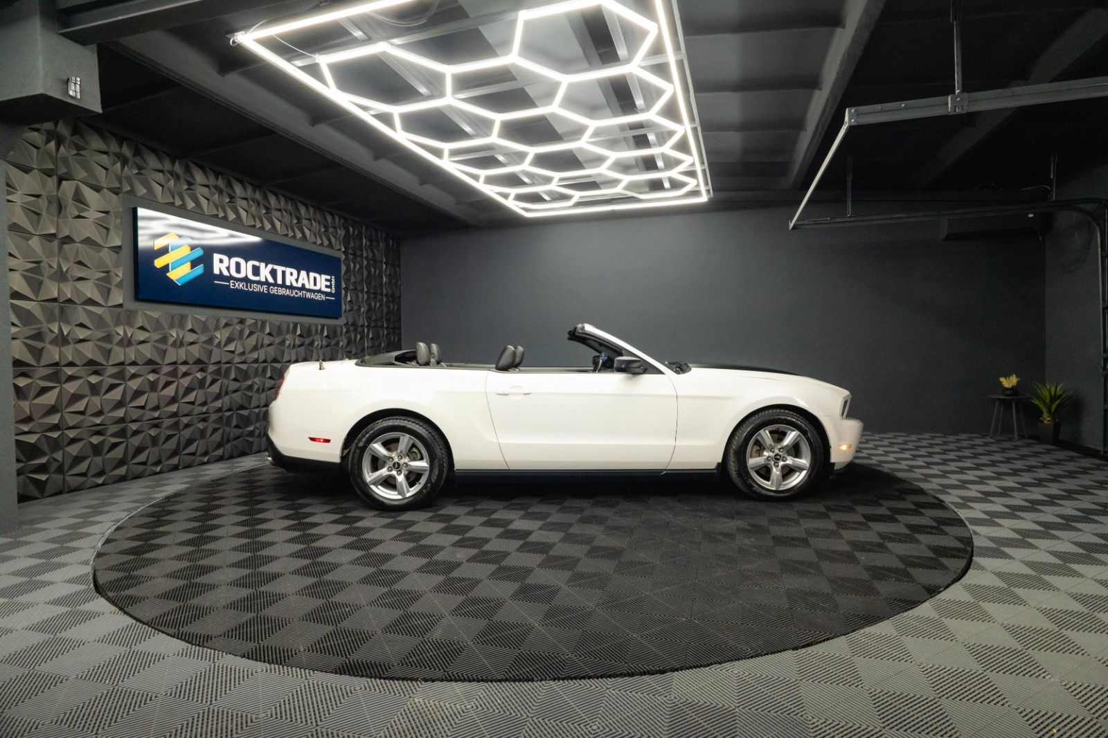 Fahrzeugabbildung Ford Mustang 3.7 V6 GT Cabrio | TÜV 2028 | 4Season