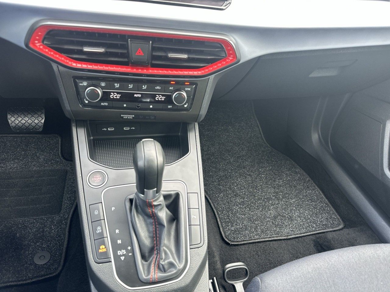 Fahrzeugabbildung SEAT Ibiza FR 1.0 TSI 81 kW (110 PS) 7-Gang-Dsg - mit KI generiert/bearbeitet