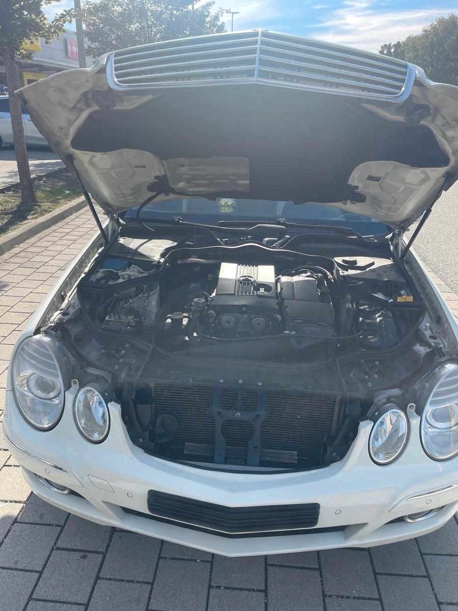 Mercedes-Benz E200 2008 — photo 12
