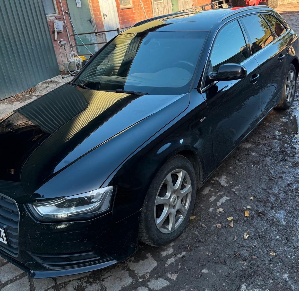 Audi A4 2014 — салон