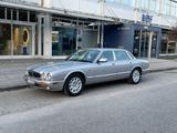 Jaguar XJ8, Executive, X308 - Jaguar XJ8: Executive