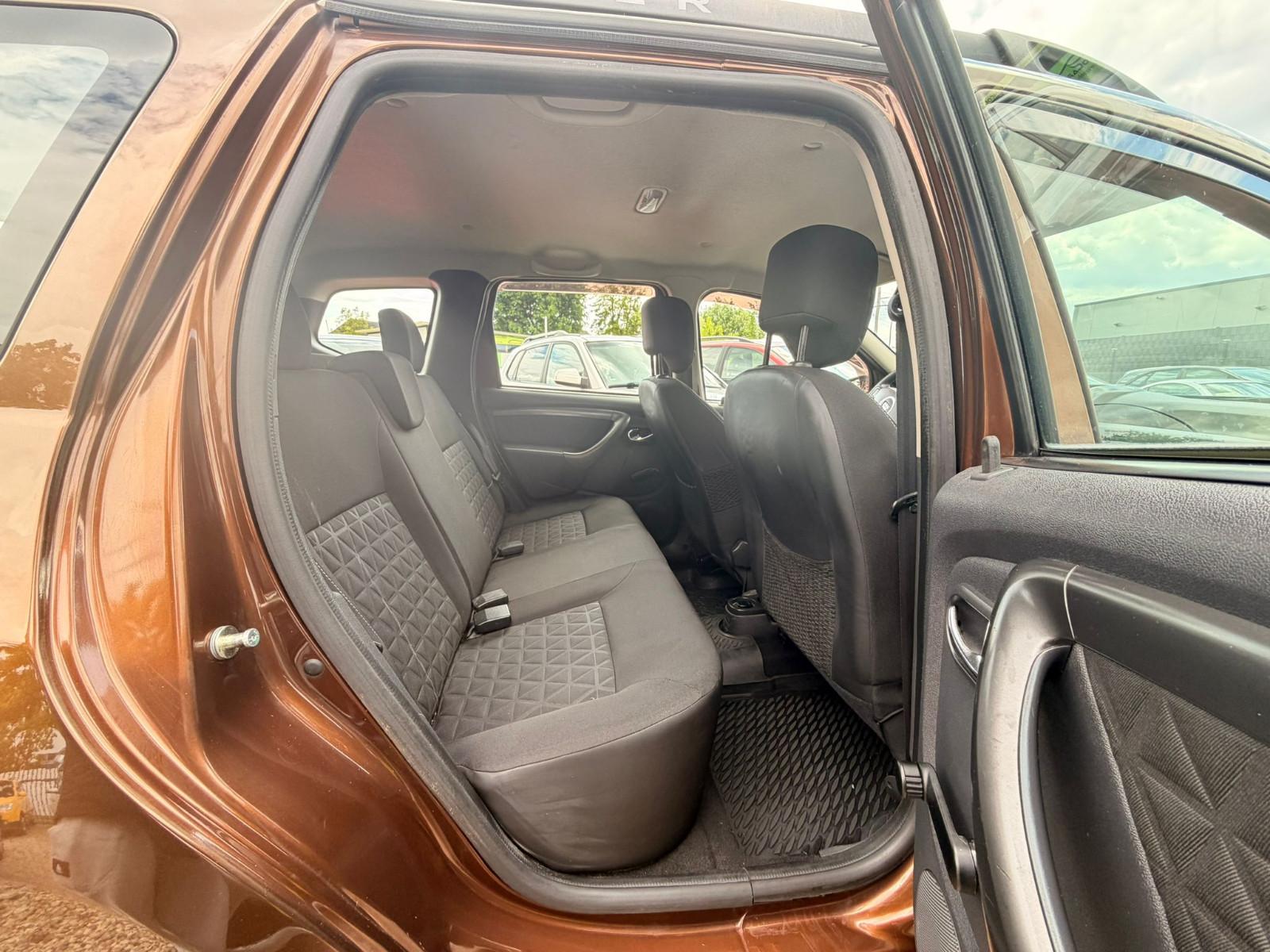 Dacia Duster I Laureate 4x2 *PDC*Klima*MFL* TÜV Neu