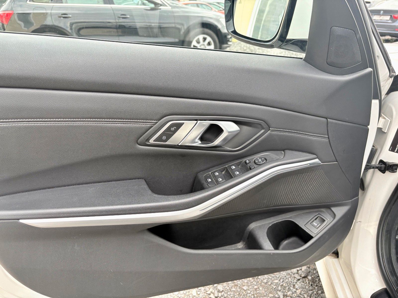 Fahrzeugabbildung BMW 320d xDrive SPORT LINE Navi Laser Standhz Leder