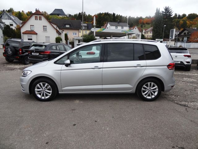 Fahrzeugabbildung Volkswagen Touran Comfortline/7-Sitz/150PS/AHK/Navi/