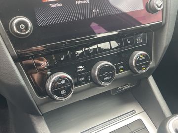 Skoda Octavia Combi III 1.0 TSI Tour *DAB*SHZ*TEL* ALU