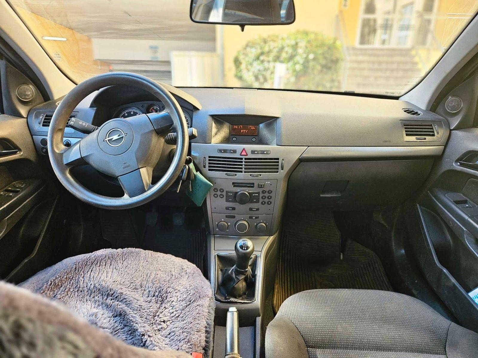 Opel Astra 2005 — photo 10
