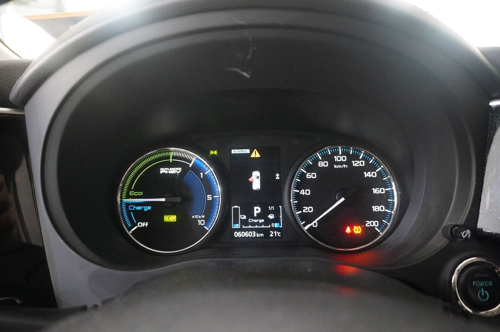 Fahrzeugabbildung Mitsubishi Outlander 2.4 PHEV 4WD NAVI/LED/KAMERA/DAB/AHK