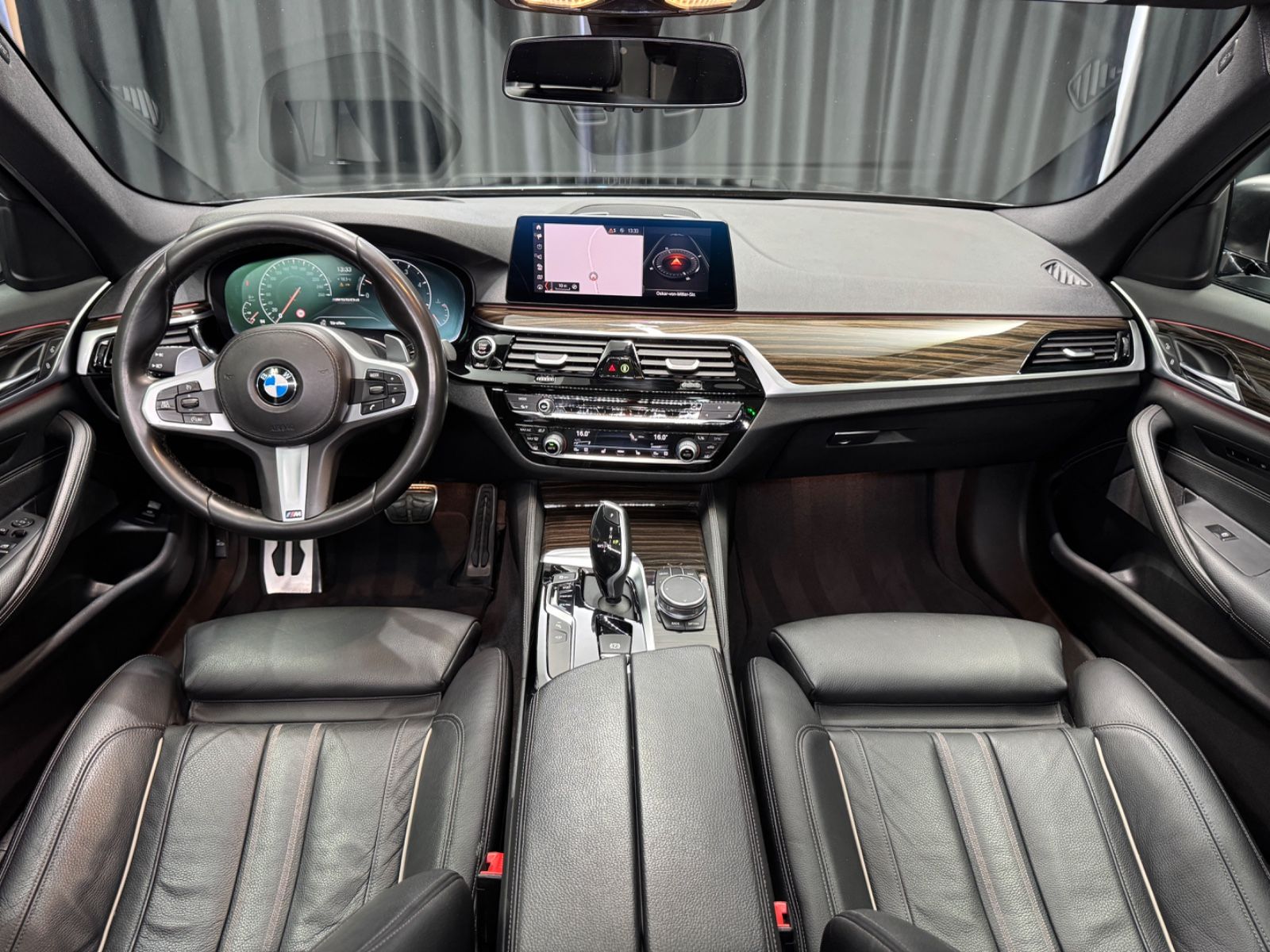 Fahrzeugabbildung BMW M550d xDrive Touring|PANO|NAVI|AHK|1.HAND