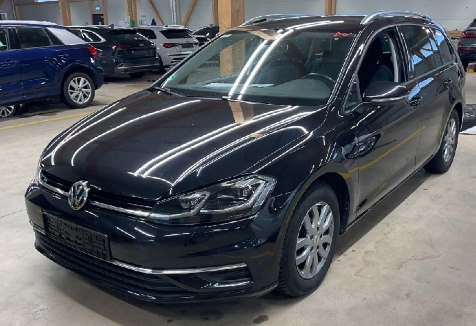 Volkswagen Golf VII Var.2.0 TDI DSG IQ.DRIVE/Virtual/9900ne