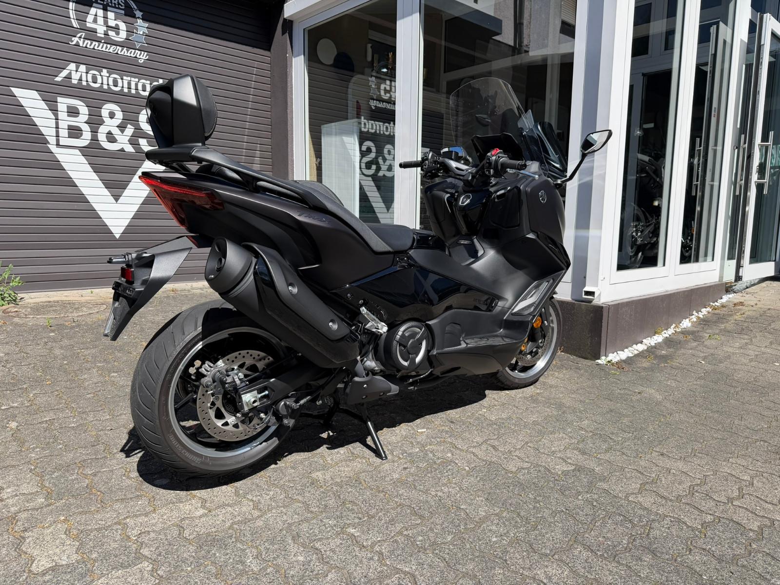Yamaha TMAX Tech Max 560 ABS LED  1 Hand