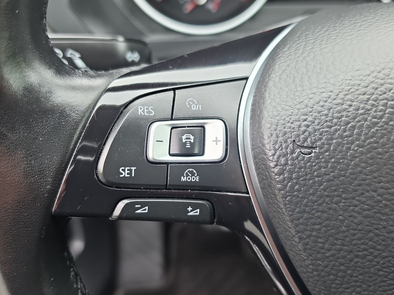 Fahrzeugabbildung Volkswagen Tiguan Comfortline BMT/Start-Stopp Aus 1.Hand