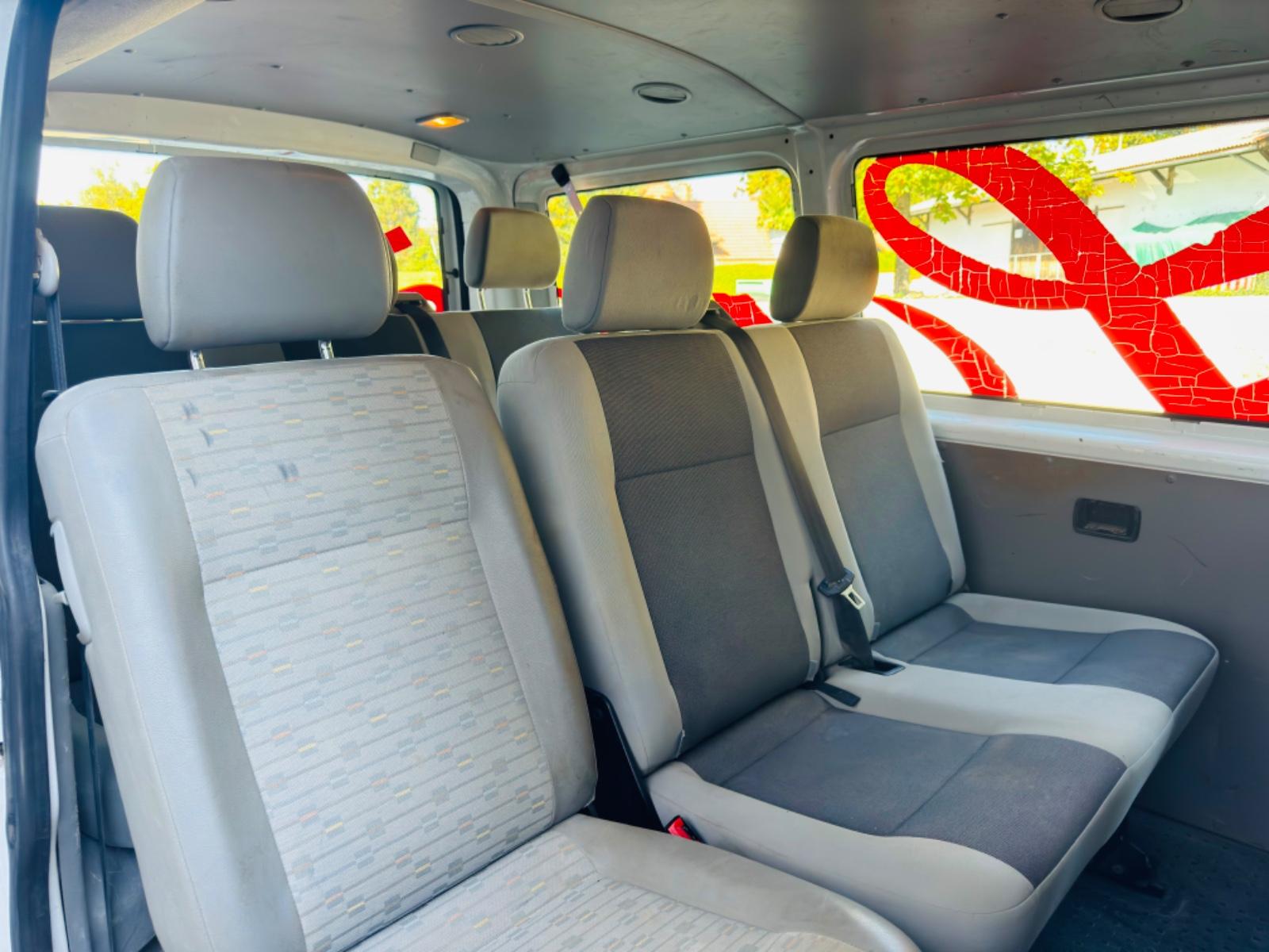 Volkswagen Caravelle 2010 — photo 11