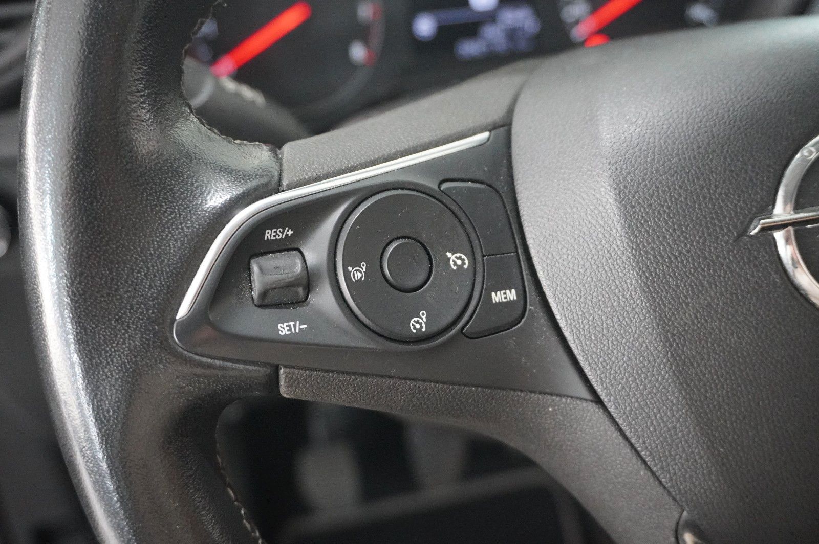 Fahrzeugabbildung Opel Crossland (X) 1.2 EDITION NAVI/LED/TEMP./DAB+