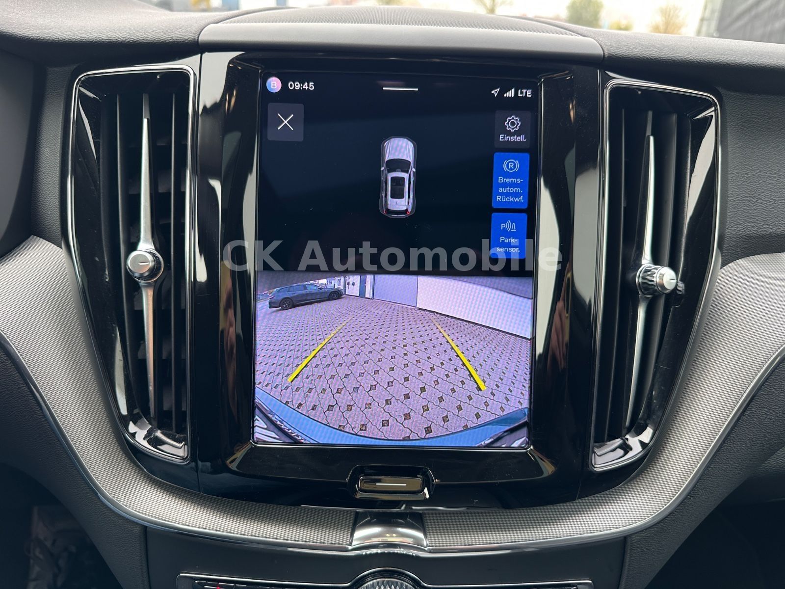 Fahrzeugabbildung Volvo XC60 B4 Plus Bright AWD/Navi/Leder/Pano/LED/Kam.