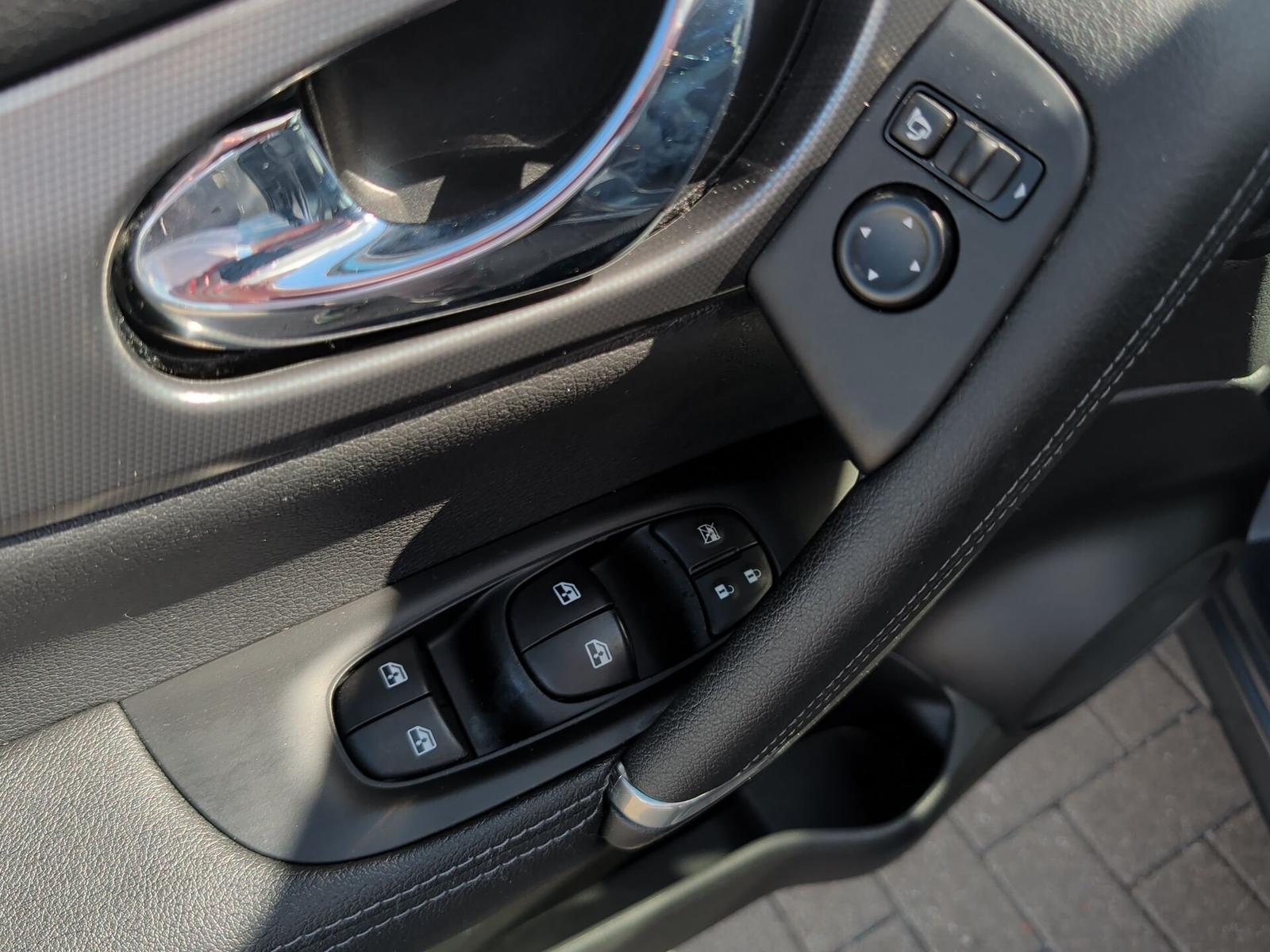 Nissan Qashqai dCi Xtronic tekna Pano+19Z+Navi+eSitz+36