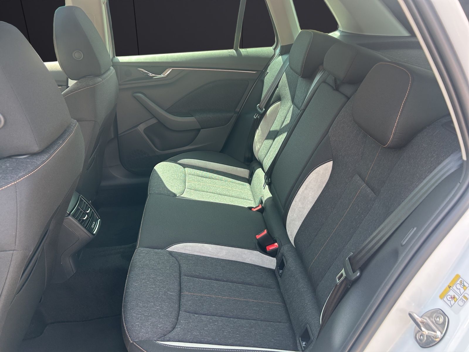 Fahrzeugabbildung SKODA Kamiq 1.0 DSG Selection AHK MATRIX