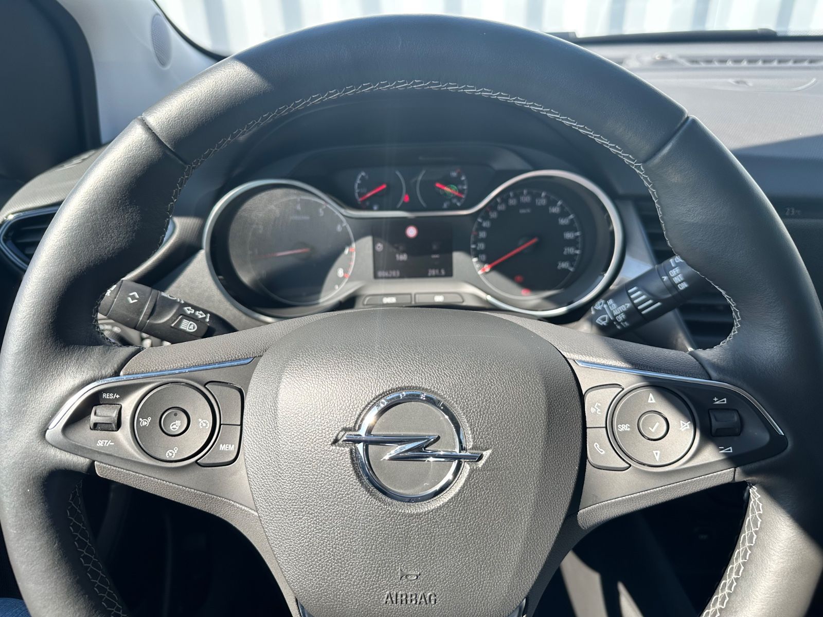 Fahrzeugabbildung Opel Crossland Elegance Navi*Sitzh.*Allw.*Kamera