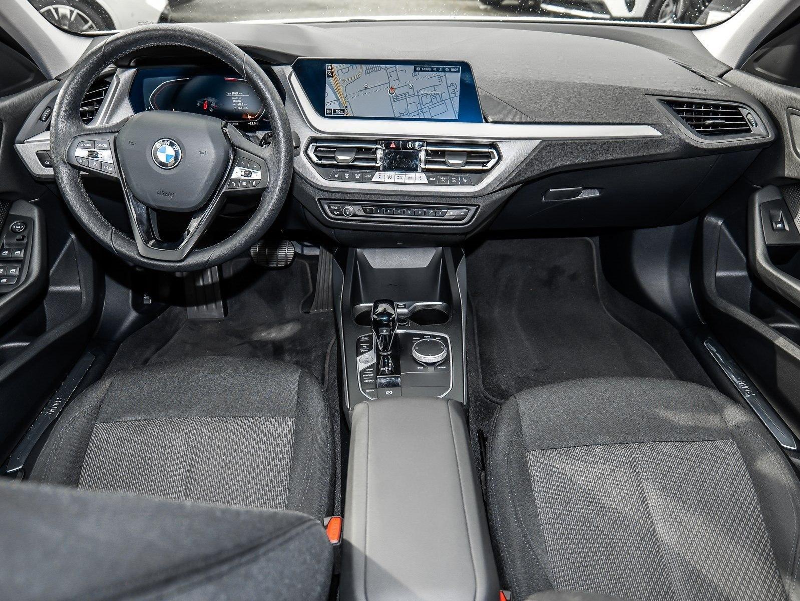BMW 118i NAVI LED PDC V+H DAB Tempomat Sitzheiz.