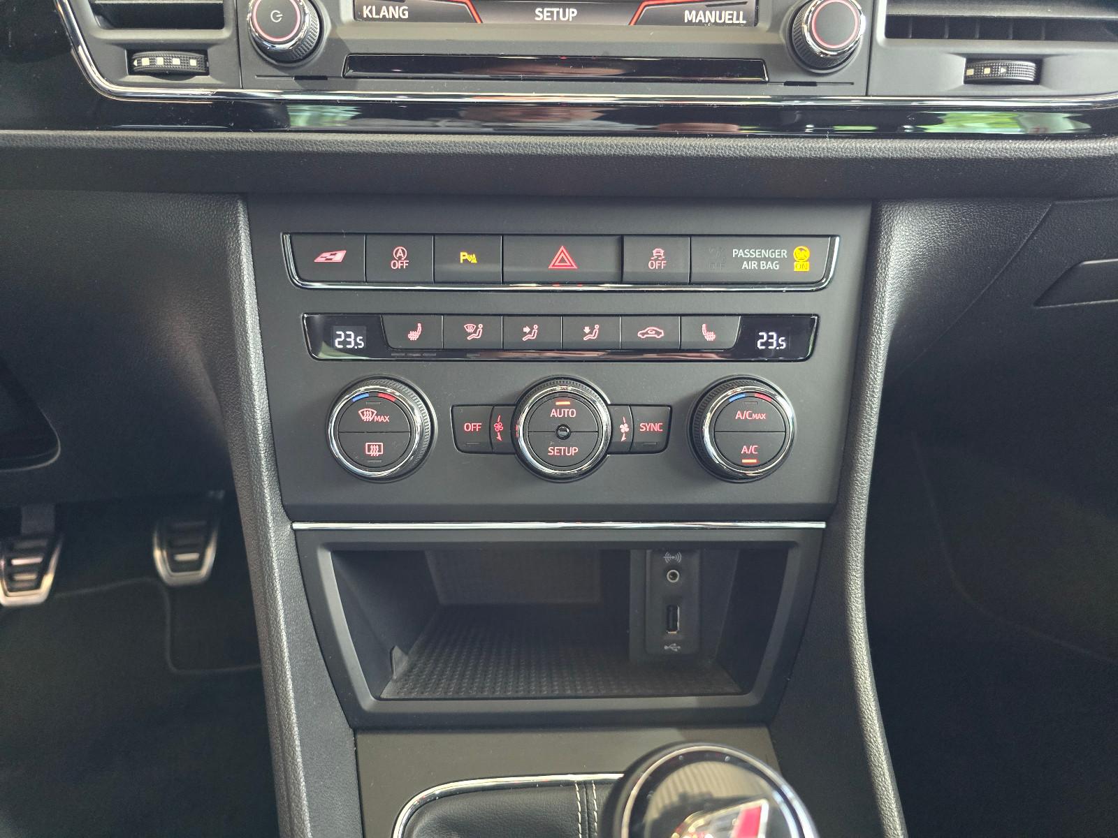 SEAT LEON ST CUPRA 280 ch BVM - SUSPENSIONS ADAPTATIVES DCC - FREINS BREMBO - TOIT OUVRANT PANORAMIQUE