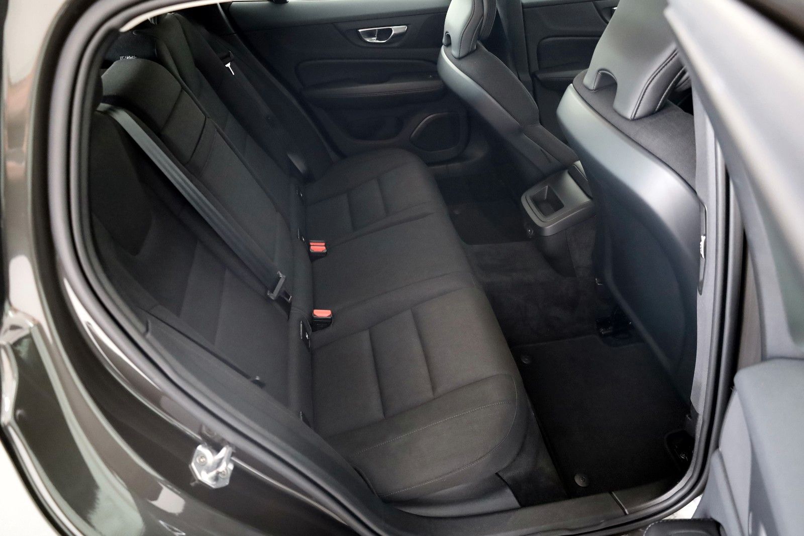 Fahrzeugabbildung Volvo V60 Kombi Momentum Pro,Aut.,Navi,Kamera, AHK el.