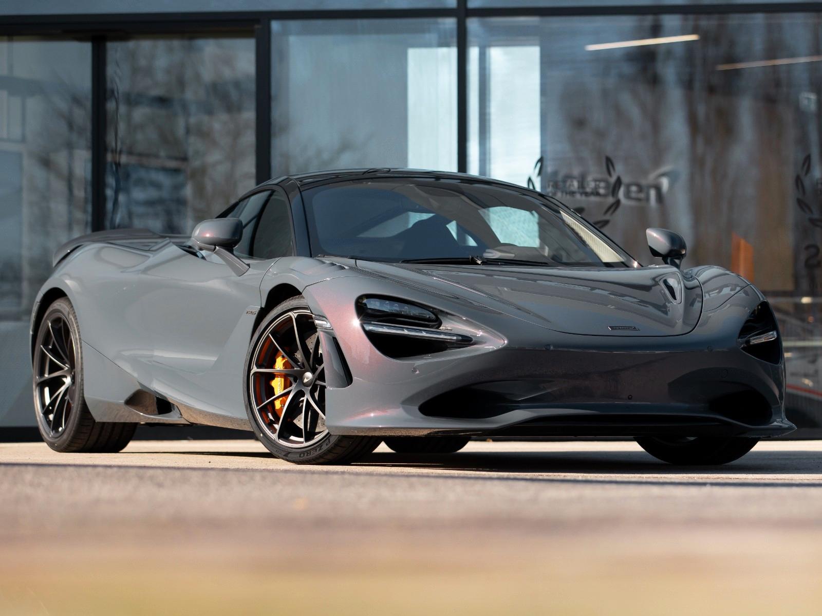 McLaren 750S Coupé / Lava Grey / CF Racing Seats / B&W