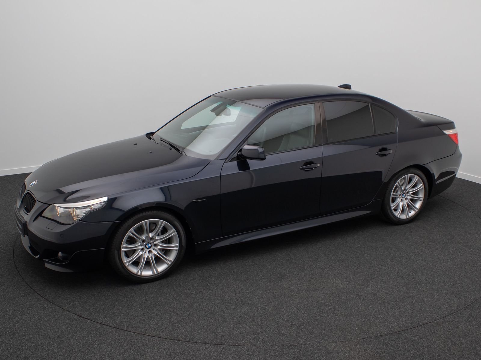 Fahrzeugabbildung BMW 530i M Sport Xenon NaviPro AHK HiFi Memory Leder