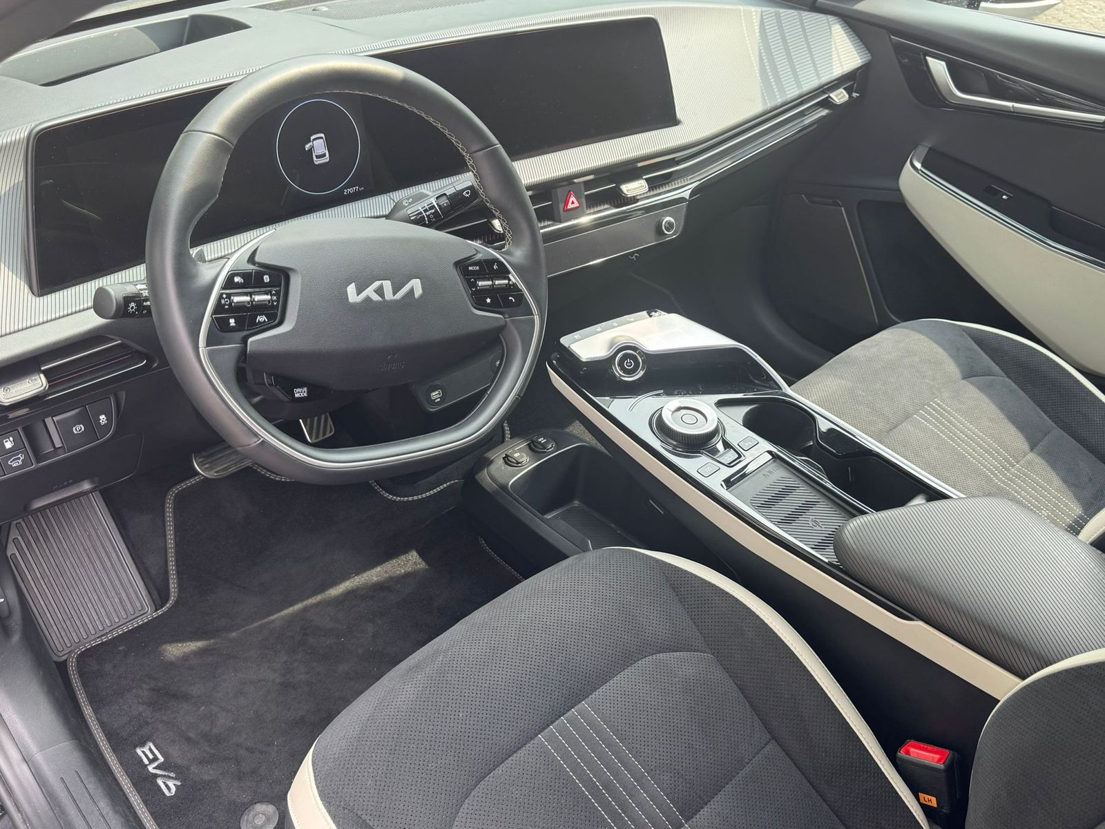 Fahrzeugabbildung Kia EV6 GT-Line 4WD WERKSGA+MEMO+AHK+HEAD+ACC+360°