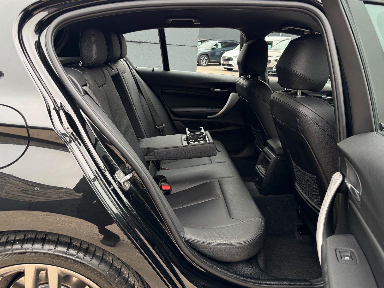 Fahrzeugabbildung BMW 120i Edition M Sport Shadow Leder Temp. SHZ PDC