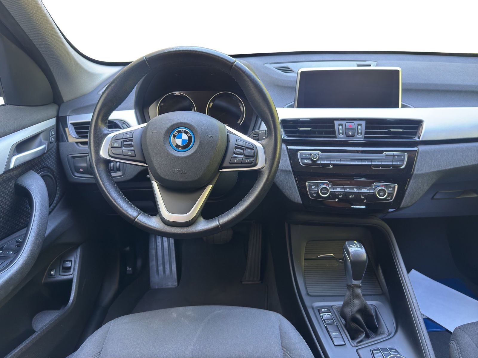BMW X1 xDrive25e LED Navi PDC Klima imagem 2