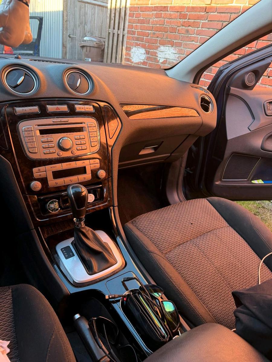 Ford Mondeo 2010 — engine 140 HP (103kW)