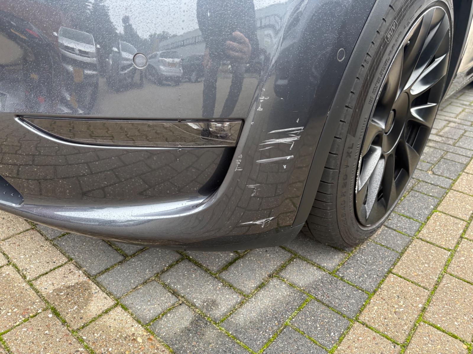 Tesla Model Y Long Range 75kWh 351ch 4x4 - 1 ère main - TVA récupérable - Volant chauffants - HUD - Non fumeur